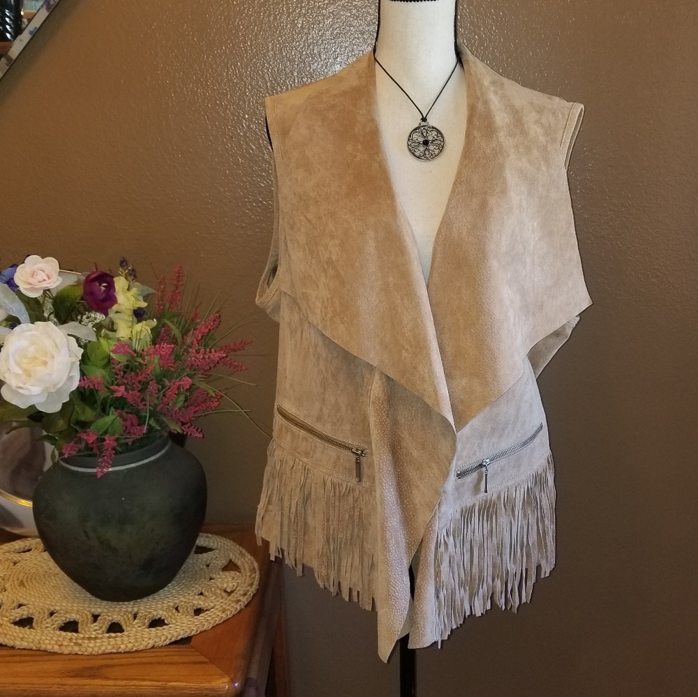 LEATHER VEST WITH FRINGE